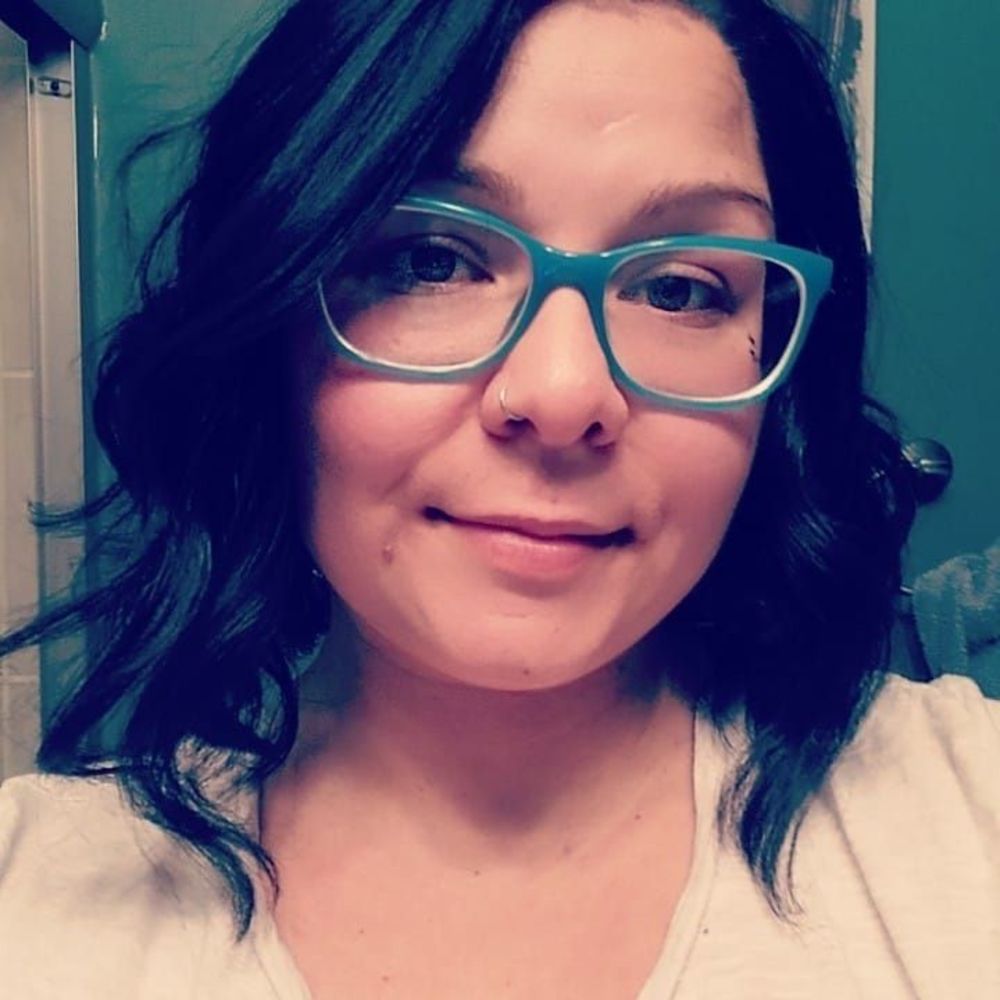 Meet your Posher, Larisa